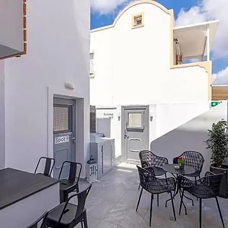 Bedspot Hotel Santorini Island