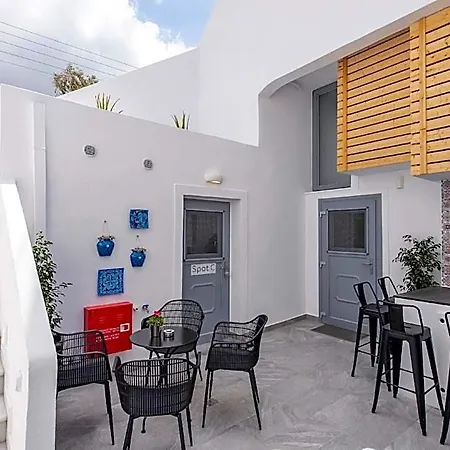 Bedspot 2* Santorini Island